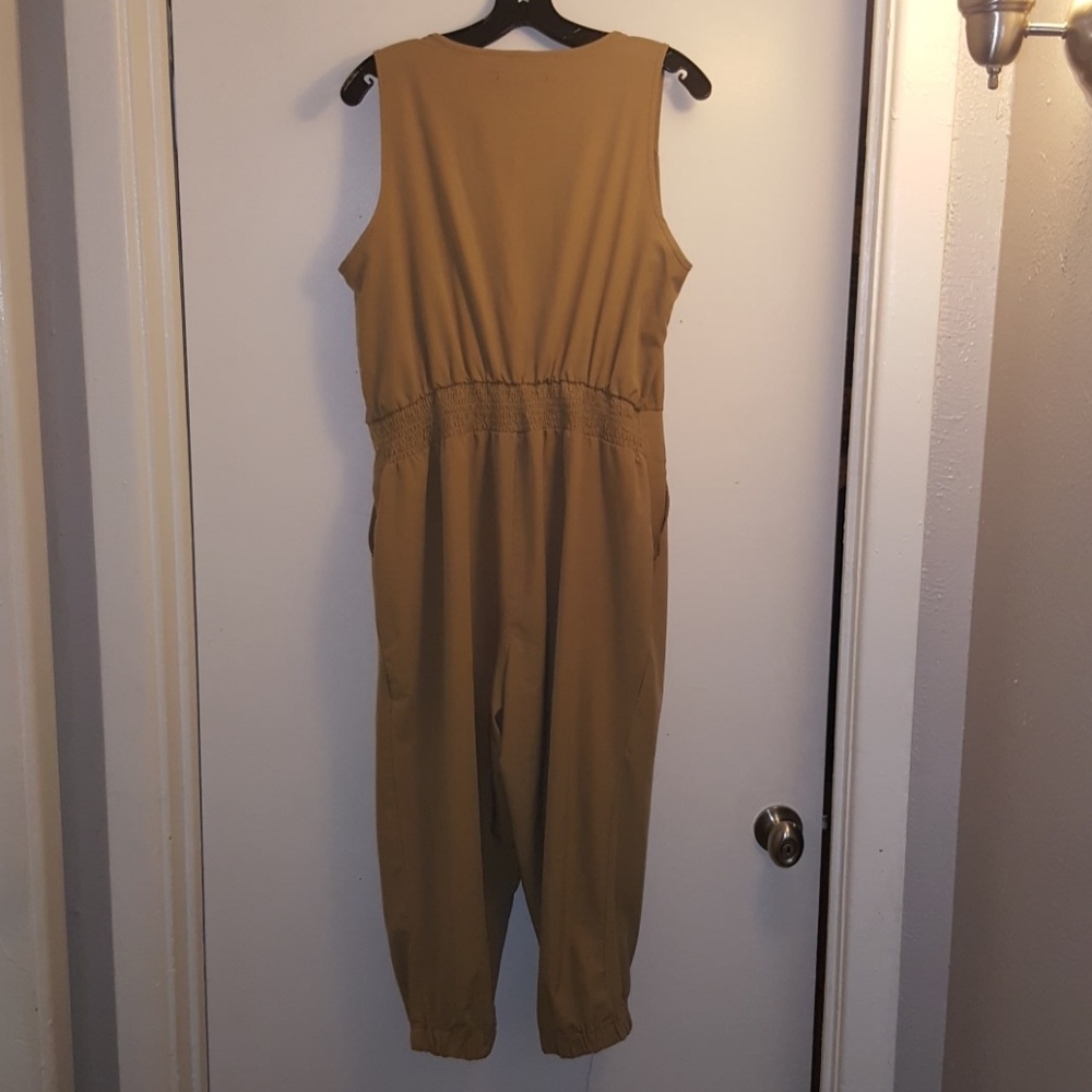 Cropped Jumpsuit with zipper & fringe details - Picture 4 of 5